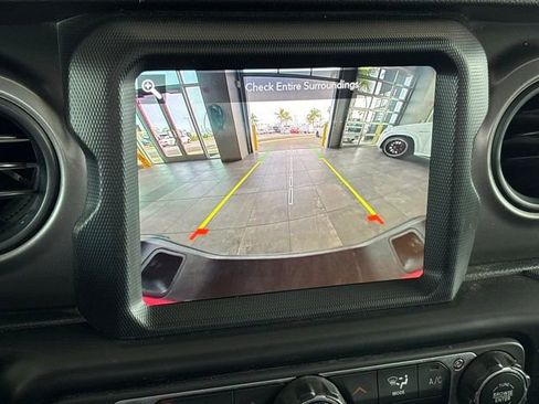 Used 2023 Jeep Gladiator Sport image 21