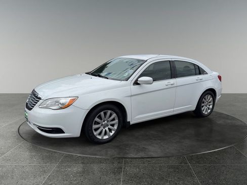 Used 2014 Chrysler 200 Touring FWD image 3