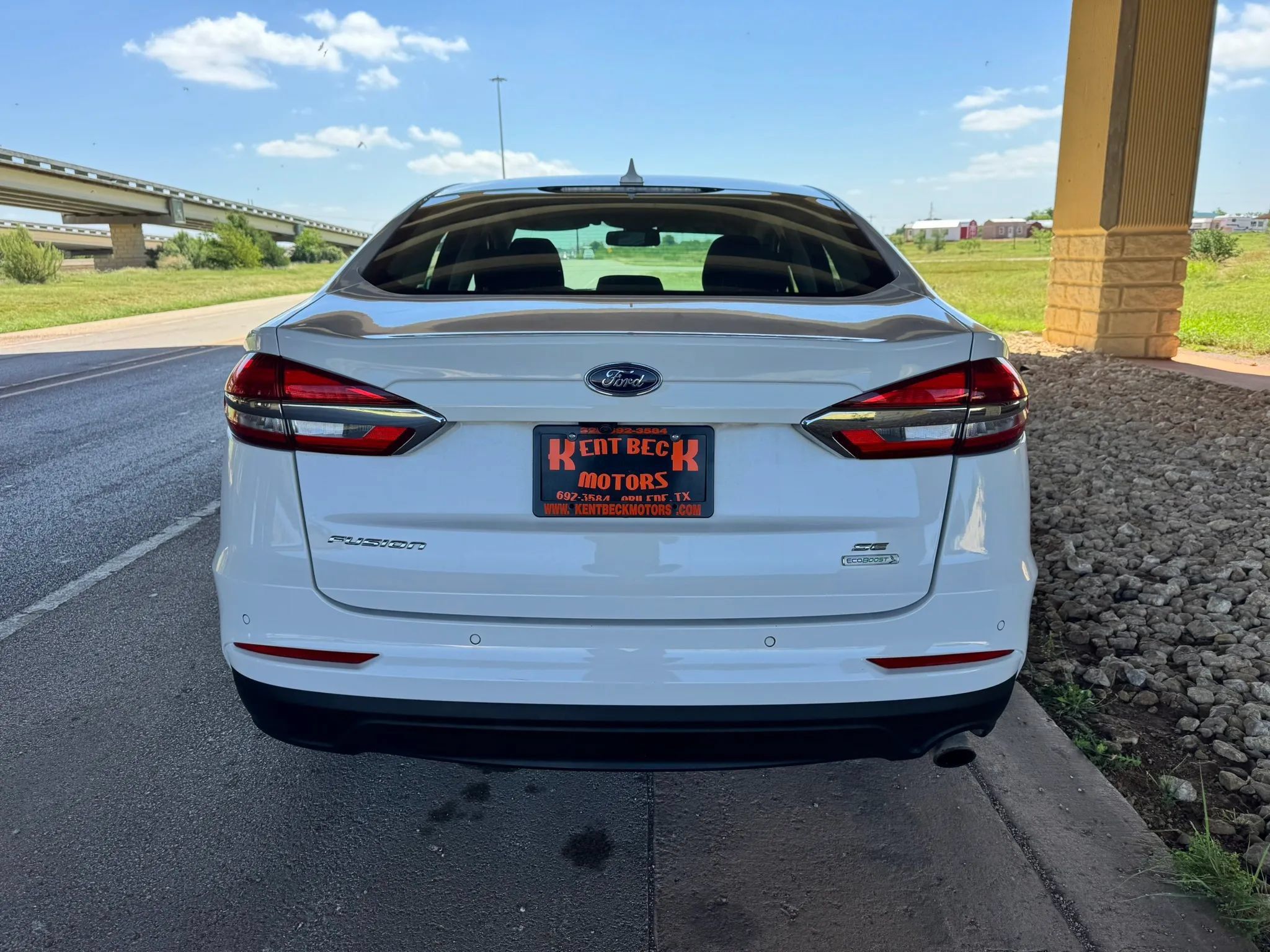 Used 2019 Ford Fusion SE FWD image 4