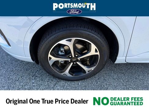 Used 2025 Ford Escape ST-Line Elite AWD/4WD image 32