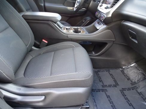 Used 2023 GMC Acadia SLE w/ Driver Convenience Package image 12