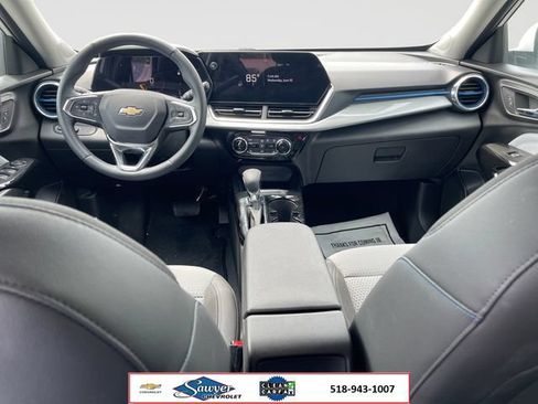 Used 2025 Chevrolet Trax LT w/ Driver Confidence Package FWD image 15
