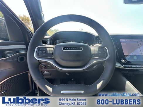 Used 2025 Jeep Wagoneer Series II w/ 8-Passenger Seating Package AWD/4WD image 14