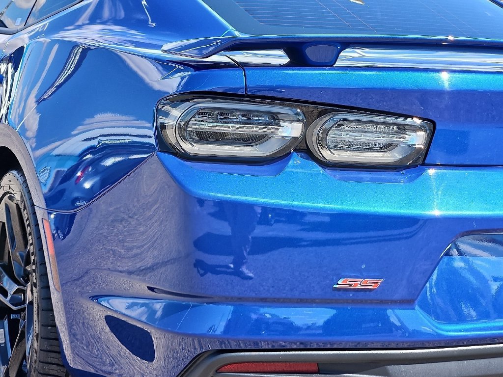 Used 2021 Chevrolet Camaro SS RWD image 9