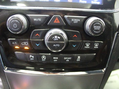 Used 2021 Jeep Grand Cherokee Laredo X image 18