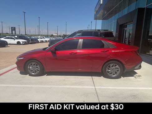 Used 2024 Hyundai Elantra SEL FWD image 8