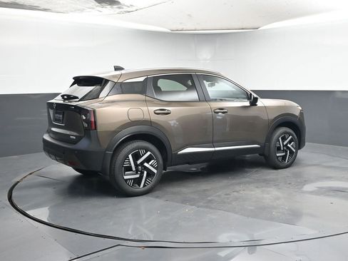 New 2026 Nissan Kicks SV w/ Charging Package image 5