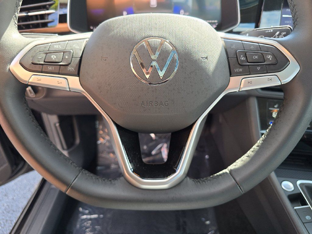 Used 2026 Volkswagen Jetta SE FWD image 32