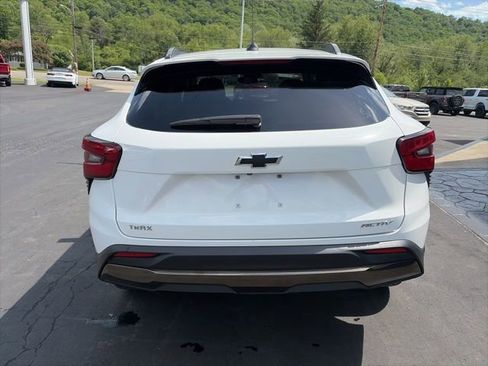 Used 2024 Chevrolet Trax ACTIV w/ Sunroof Package FWD image 10