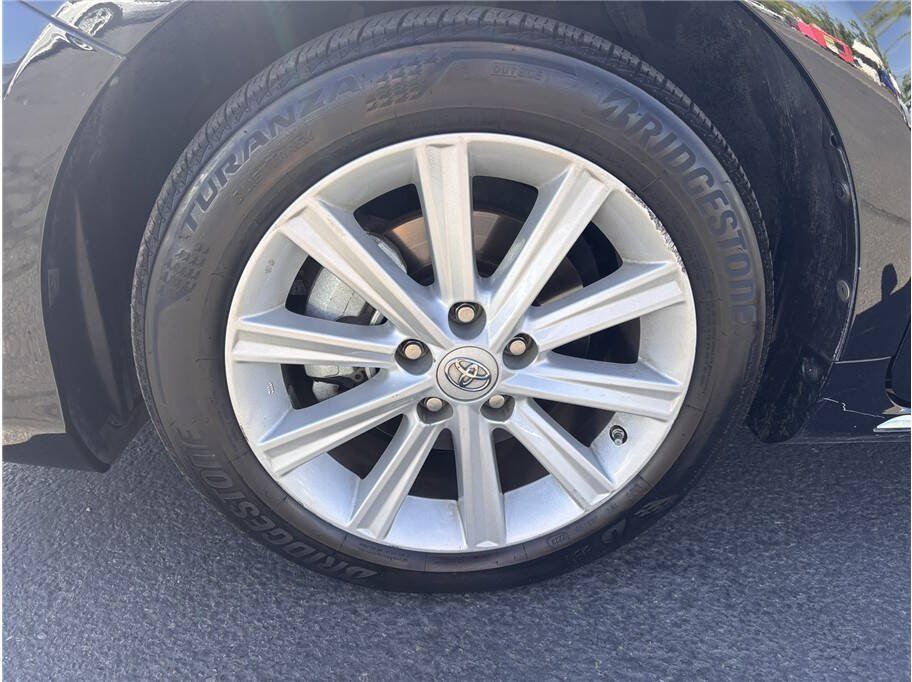 Used 2014 Toyota Camry XLE w/ Leather Package FWD image 21