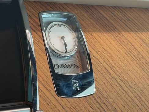 Used 2017 Rolls-Royce Dawn RWD image 25