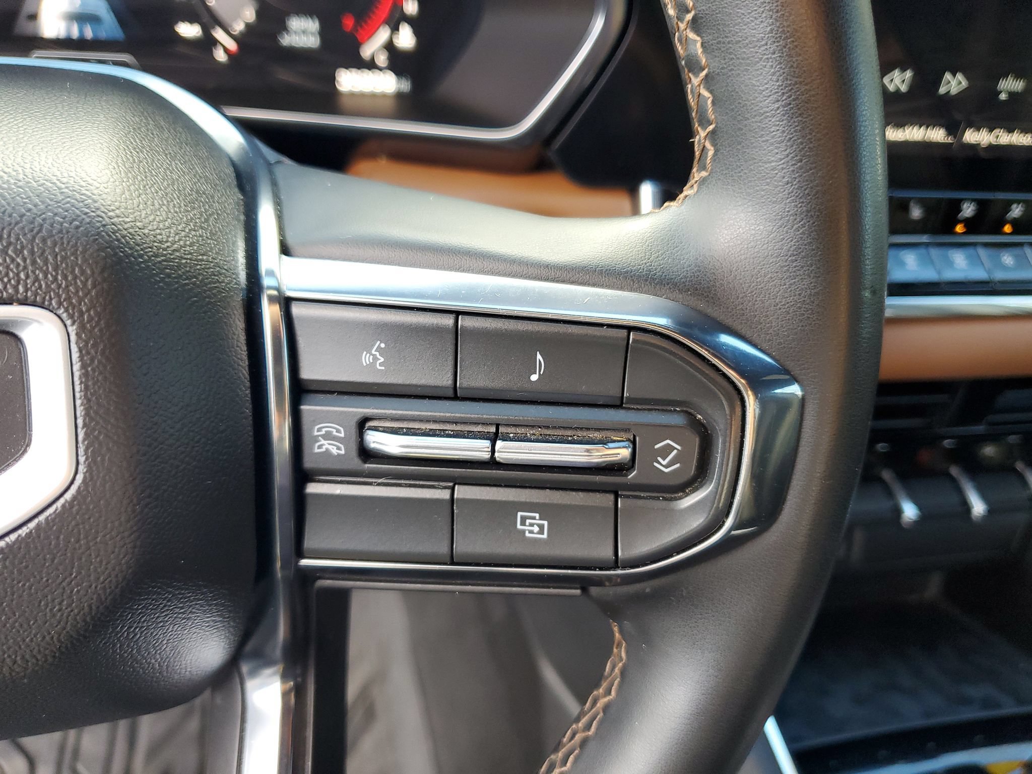 Used 2024 GMC Canyon AT4 w/ Canyon Safety Plus Package AWD/4WD image 21