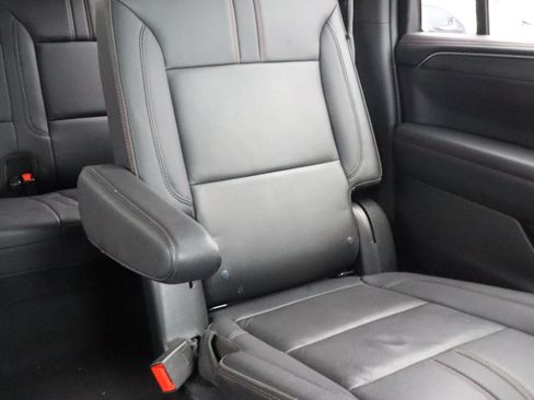 Used 2022 Chevrolet Suburban RST w/ Luxury Package AWD/4WD image 9