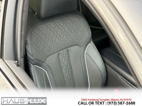 Used 2021 BMW M550i xDrive w/ Dynamic Handling Package image 5