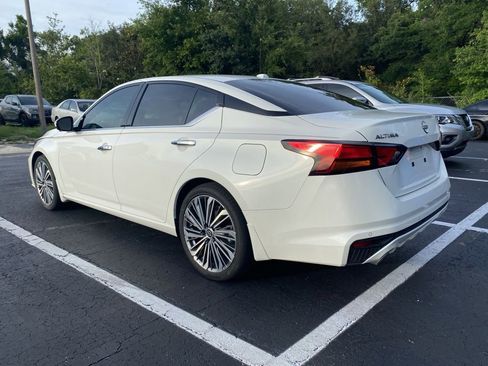 Used 2024 Nissan Altima 2.5 SL FWD image 2