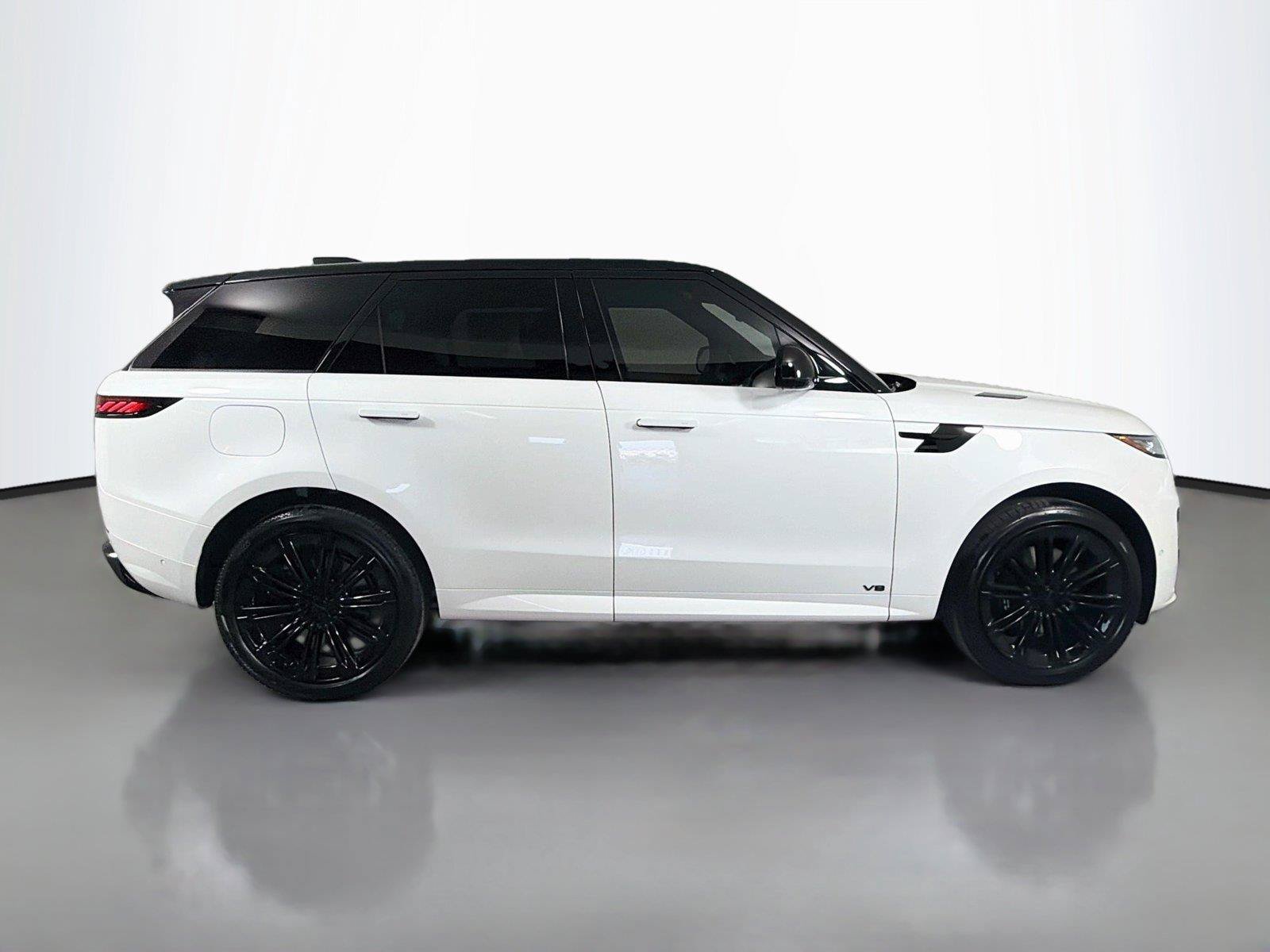 New 2026 Land Rover Range Rover Sport Dynamic SE AWD/4WD image 4