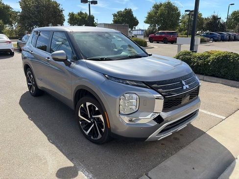 Used 2024 Mitsubishi Outlander AWD image 1