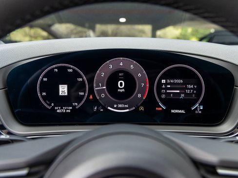 Certified 2025 Porsche Cayenne AWD/4WD image 33