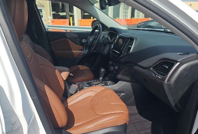 Used 2019 Jeep Cherokee Overland w/ Technology Group AWD/4WD image 12