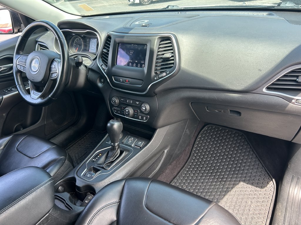 Used 2019 Jeep Cherokee Latitude Plus w/ Comfort/Convenience Group AWD/4WD image 35