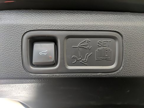 Used 2022 Ford Expedition Max Limited image 10