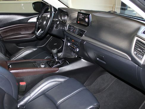 Used 2018 MAZDA MAZDA3 Touring image 19