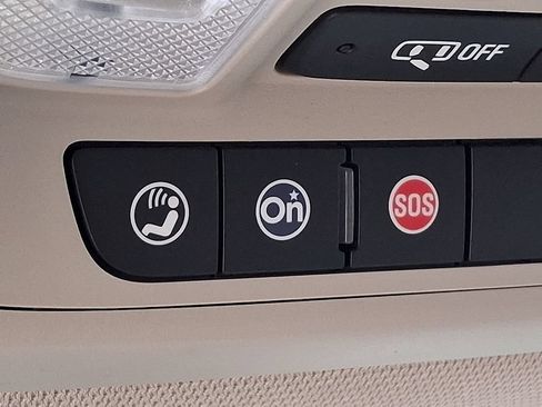 Used 2018 GMC Acadia Denali w/ Technology Package FWD image 28
