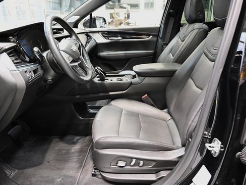 Used 2025 Cadillac XT5 Premium Luxury image 9