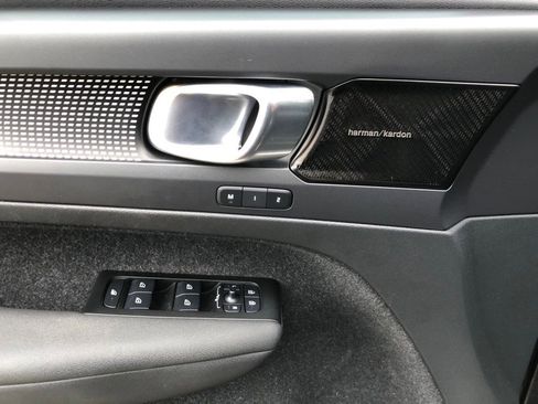 Used 2022 Volvo XC40 T5 R-Design w/ Advanced Package image 12