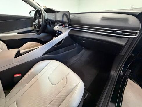 Used 2023 Hyundai Elantra Limited FWD image 10
