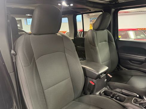 Used 2022 Jeep Wrangler Unlimited Sport image 34