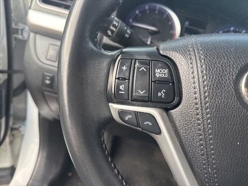 Used 2019 Toyota Highlander XLE AWD/4WD image 22