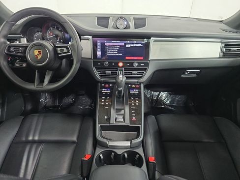 Certified 2025 Porsche Macan image 13