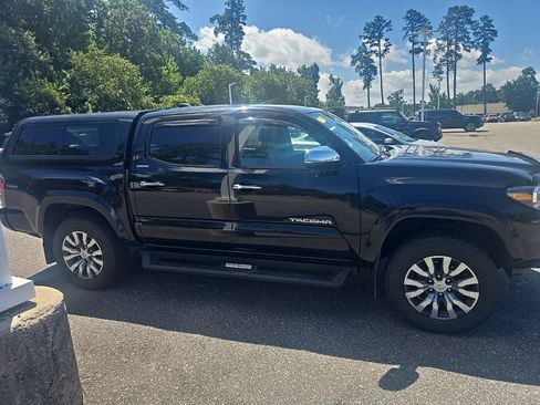 Used 2023 Toyota Tacoma Limited AWD/4WD image 4