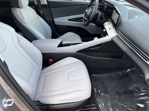 Certified 2025 Hyundai Elantra Limited image 19