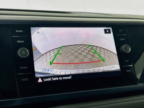 Certified 2024 Volkswagen Taos SE AWD/4WD image 17