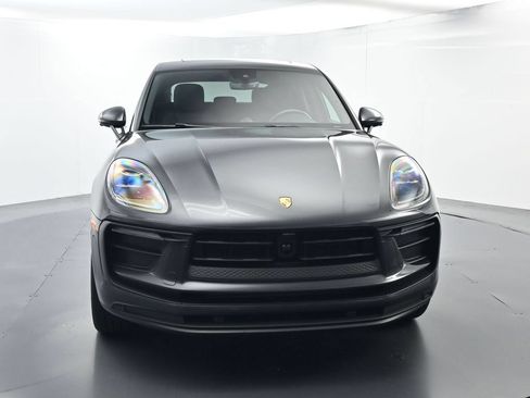 Certified 2025 Porsche Macan w/ Premium Package Plus AWD/4WD image 18