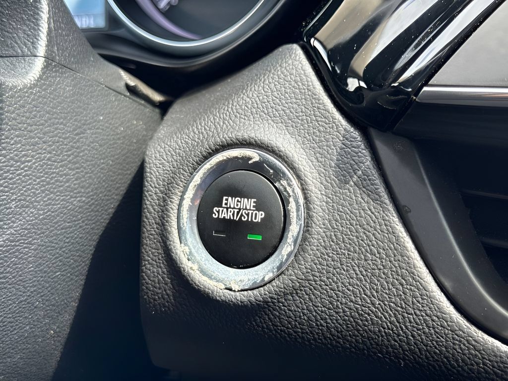 Used 2020 Buick Envision Essence FWD image 13