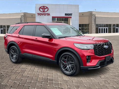 Used 2025 Ford Explorer ST image 9