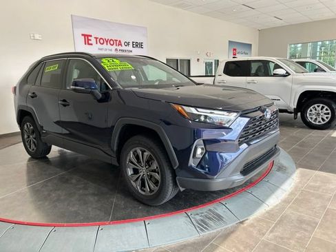 Used 2022 Toyota RAV4 XLE Premium AWD/4WD image 5