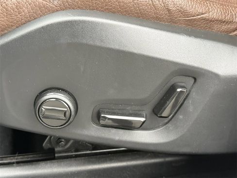 Used 2020 Volvo XC60 T6 Momentum image 16