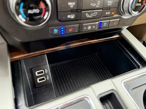 Used 2019 Ford F150 Lariat w/ Equipment Group 502A Luxury AWD/4WD image 18