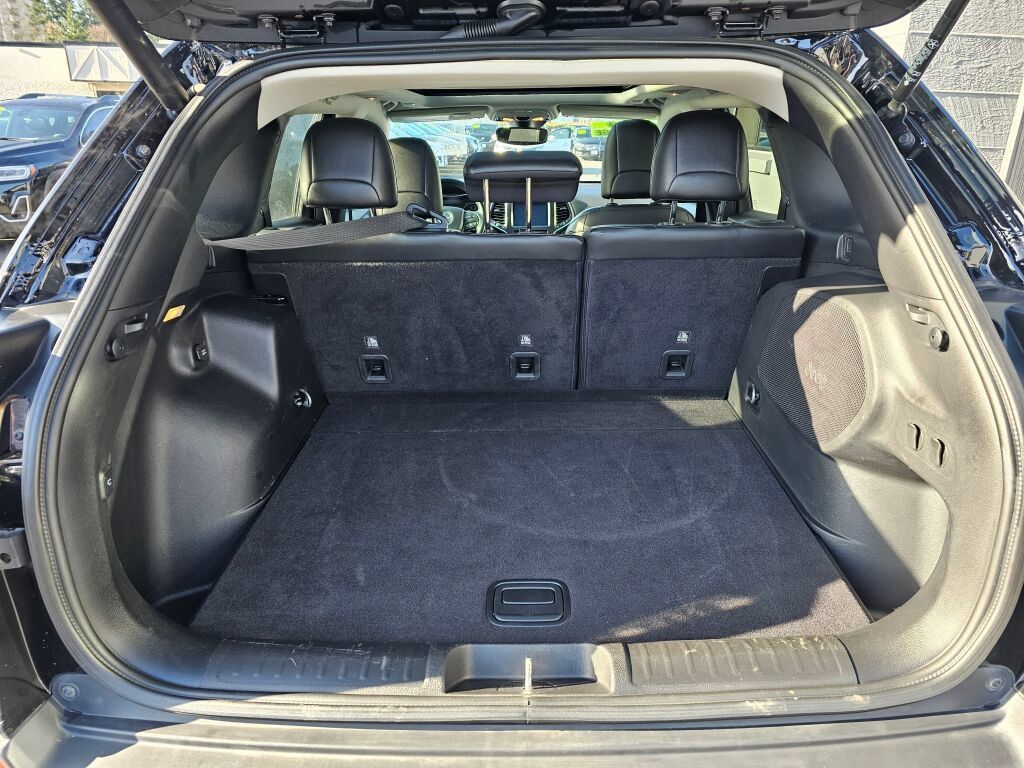 Used 2019 Jeep Cherokee Trailhawk AWD/4WD image 15