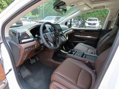 New 2026 Honda Odyssey Touring image 2