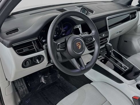 Certified 2026 Porsche Macan AWD/4WD image 4