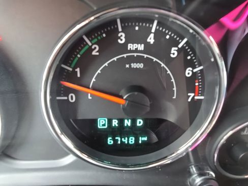 Used 2018 Jeep Wrangler Unlimited Rubicon w/ Connectivity Group image 3