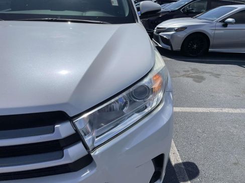 Used 2019 Toyota Highlander LE image 11