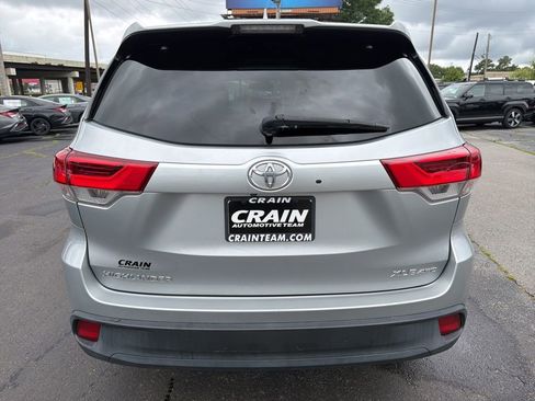 Used 2017 Toyota Highlander XLE AWD/4WD image 6