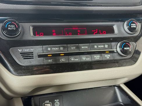 Used 2018 Kia Sedona EX image 17