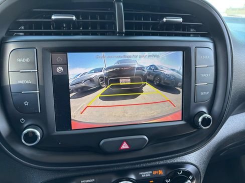 Used 2025 Kia Soul LX w/ LX Technology Package FWD image 22